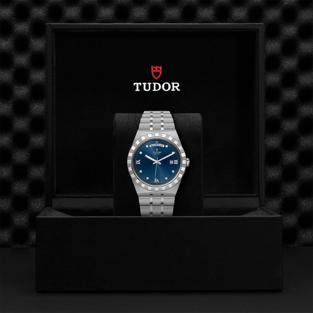 tudor royal 41mm day date watch on stainless steel bracelet m28600 0006