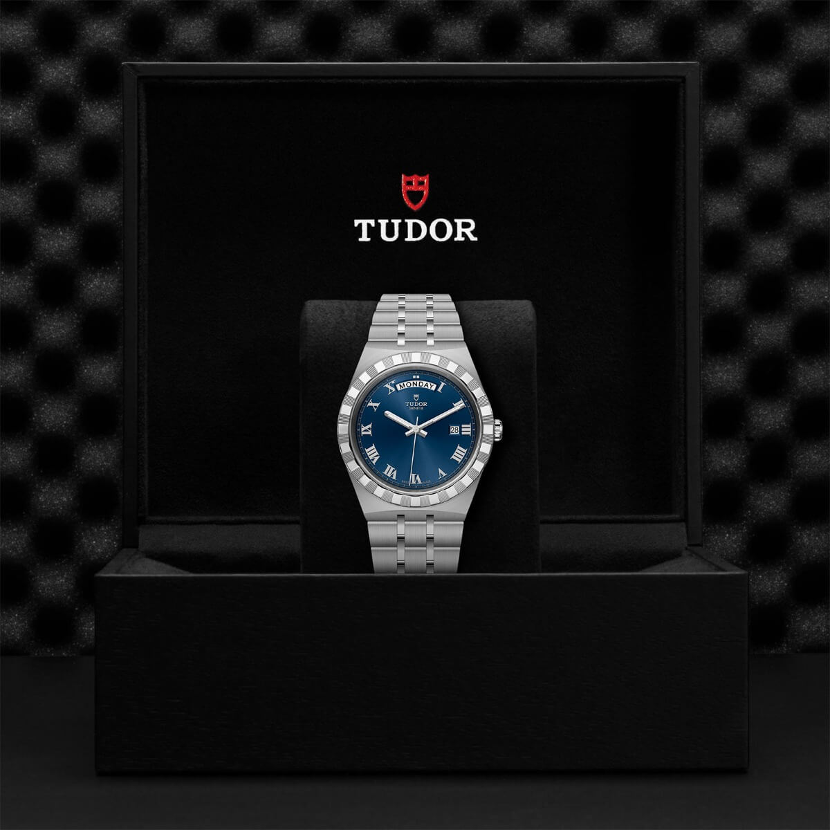 tudor royal day date watch on bracelet with blue dial m28600 0005n3Y7