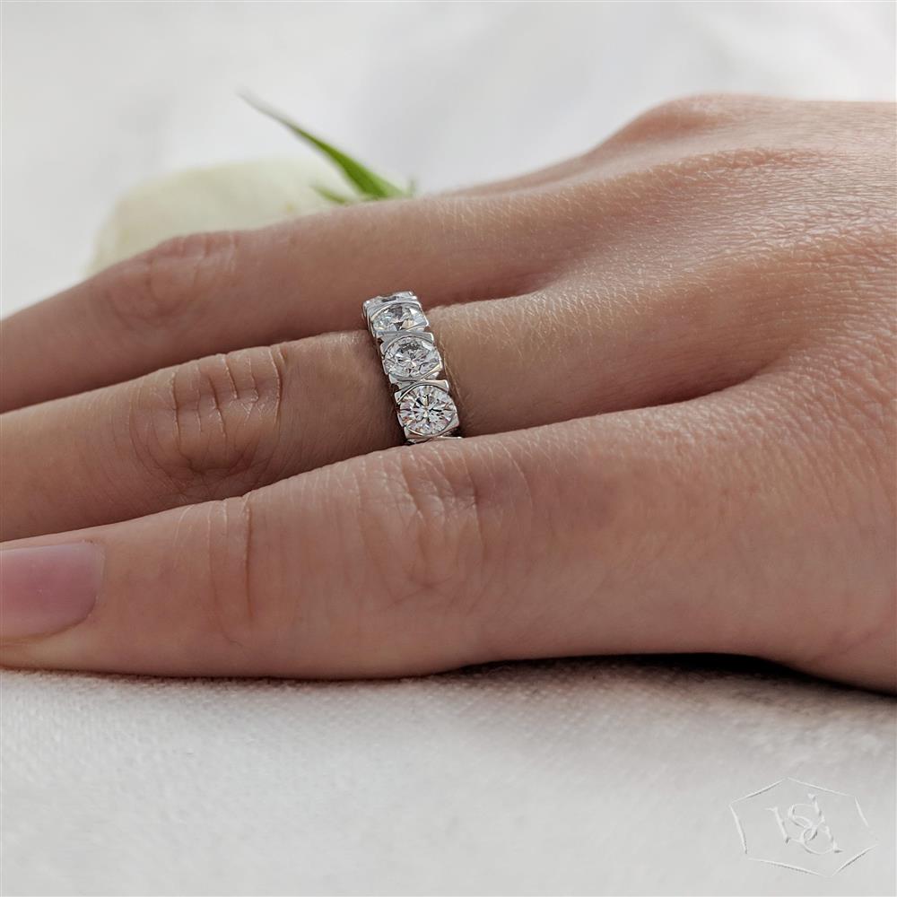 round brilliant cut diamond in a platinum bridal plain band