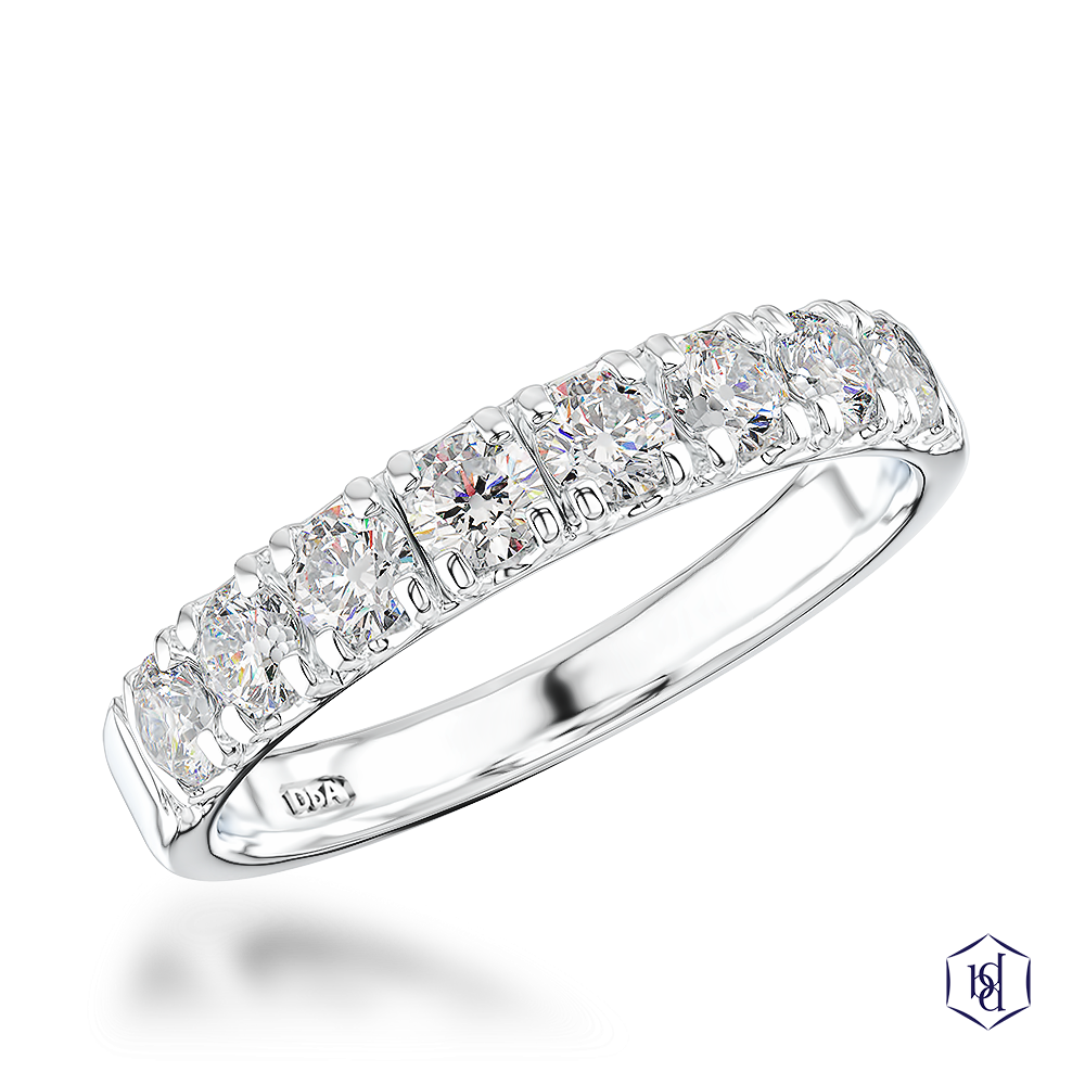 round brilliant cut diamond in a platinum bridal diamond band