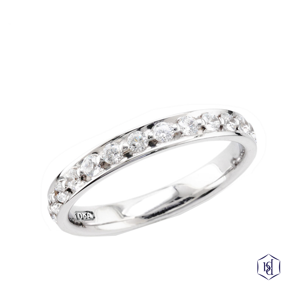 round brilliant cut diamond in a platinum bridal plain band
